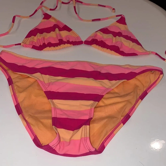 Bikin(2 piece)  - Picture 4 of 6